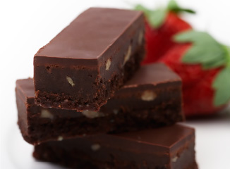 CHOCOLATE & WALNUT BROWNIE